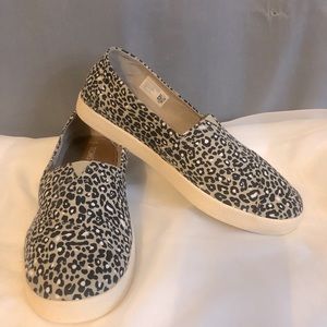 Toms 8.5 Black, White & Tan Leopard Print Shoes